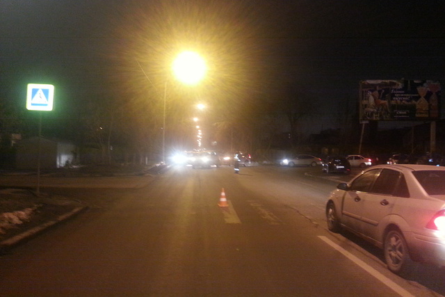 Неустановленный водитель сбил женщину на пешеходном переходе в Екатеринбурге