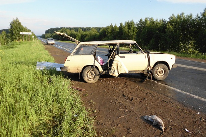 Водитель в Артинском районе попал в ДТП с опрокидыванием автомобиля