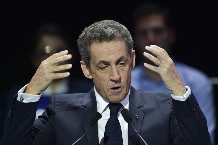Саркози выразил сожаление из-за позиции Олланда по отношению к России