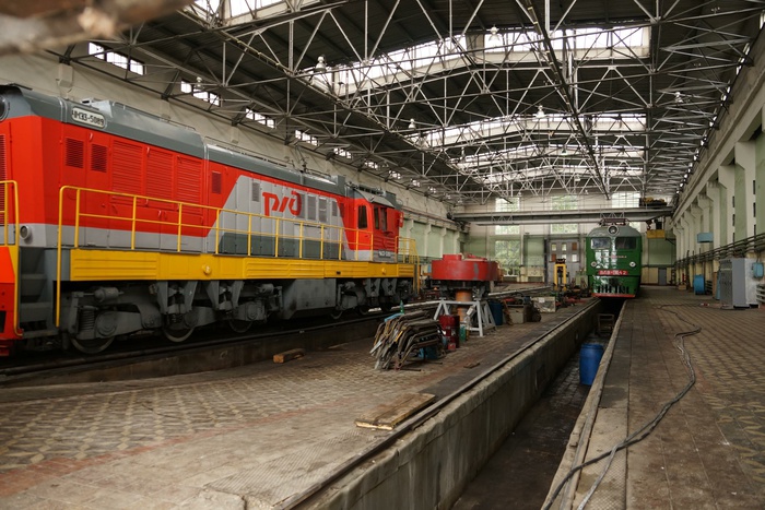 В Каменске-Уральском при ремонте локомотива от удара тока погиб слесарь