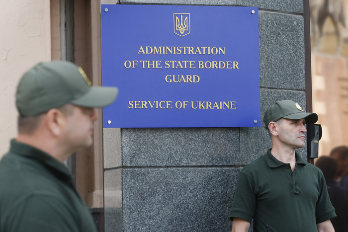 В МИД Украины признали бесполезным введение виз с Россией