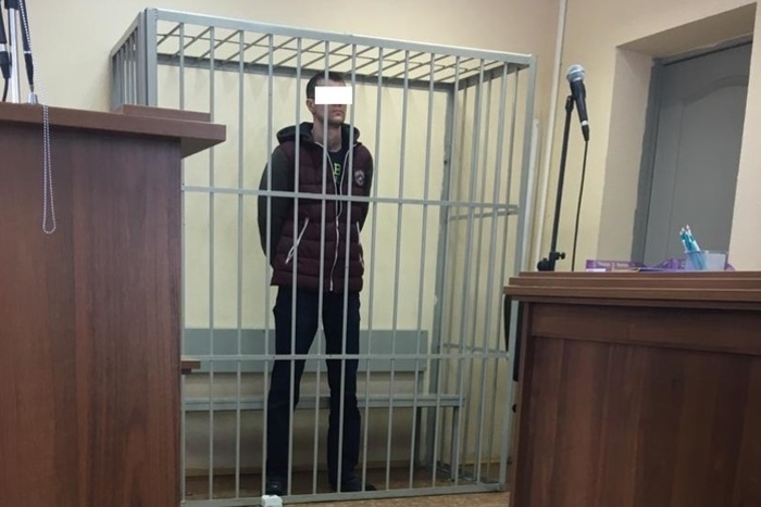 Убившего жену у здания суда в Первоуральске, будут судить сразу по шести статьям УК