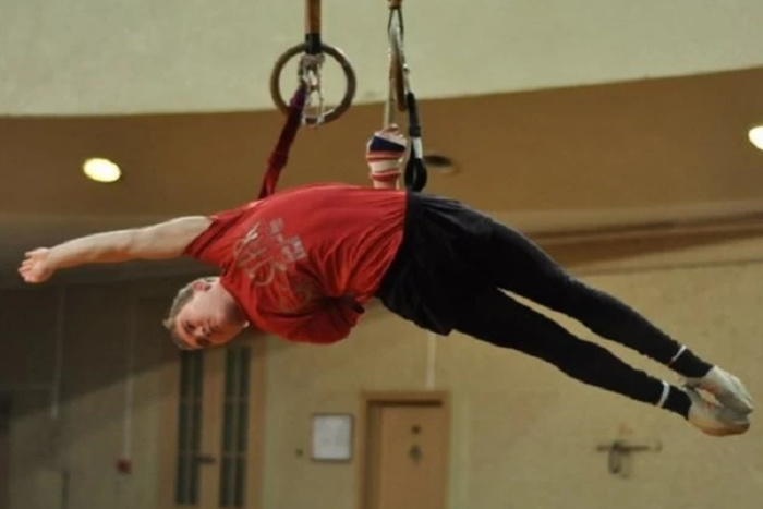 «Несерьезная профессия»: мужчина, которого убил родной отец, работал гимнастом в цирке