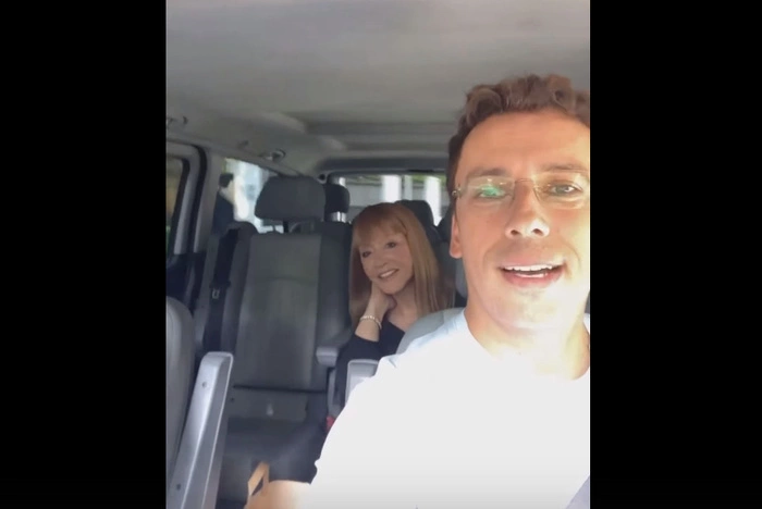 Опубликовано фото израильского паспорта Пугачевой