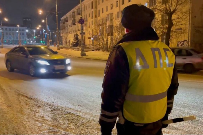 Полицейские рассказали, что сбивший на ВАЗ силовиков екатеринбуржец оказался подростком