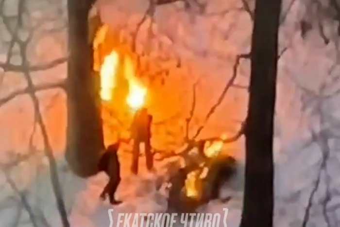 В центре Екатеринбурга неизвестные решили устроить поджог