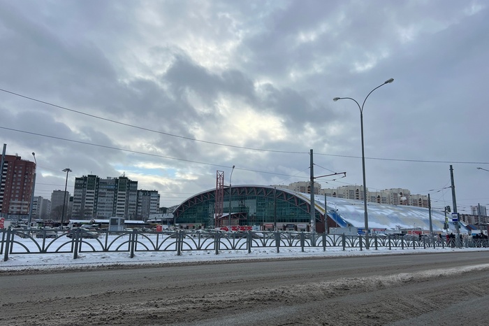 Власти Екатеринбурга рассказали, сколько осталось торговому центру «Дирижабль» на Ботанике до сноса