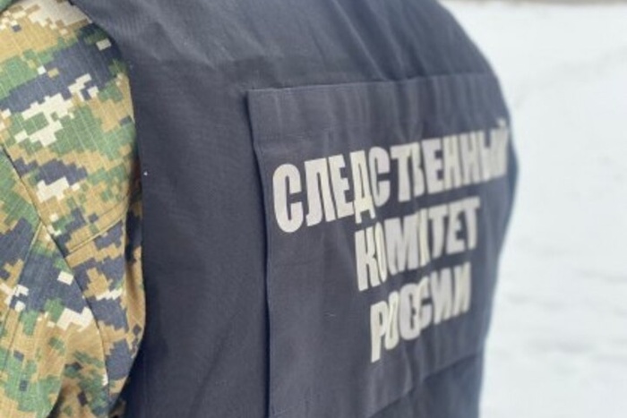 В Екатеринбурге пьяный мужчина домогался до своей 8-летней дочери
