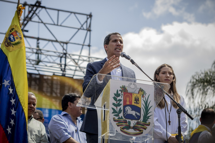 Семь стран ЕС признали Гуайдо временным президентом Венесуэлы, против Италия