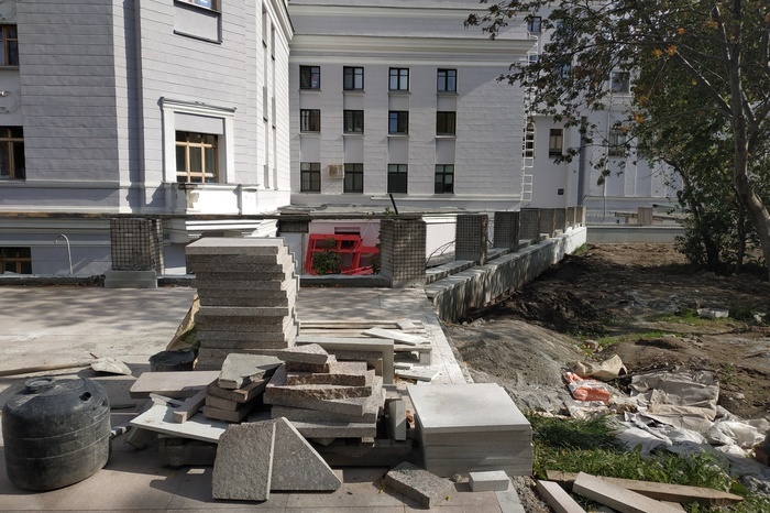 Мэрия Екатеринбурга намерена продолжить укладку гранита в городе