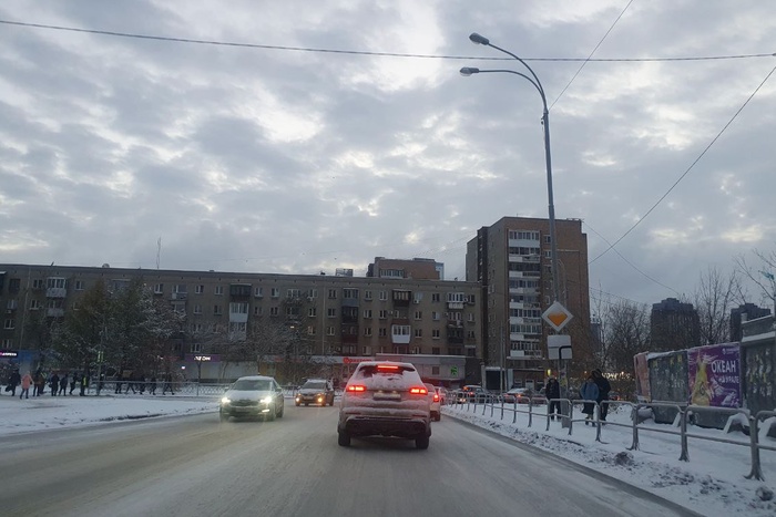 В ГИБДД предупредили жителей Екатеринбурга о жутком гололёде на дорогах