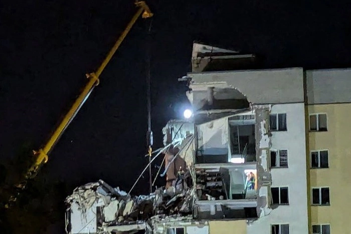 Найденный живым под плитами рухнувшего в Саратове дома скончался