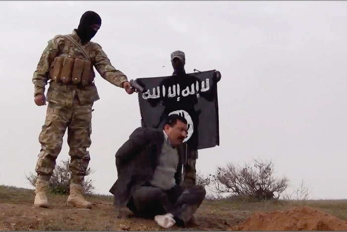 Боевики ИГ казнили 25 шпионов в чане с азотной кислотой