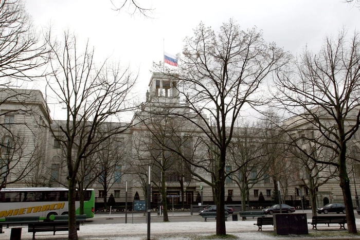 Россия планирует высылку 30 дипломатов США и арест американской дипсобственности