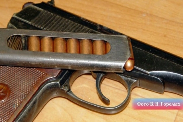 Силовики задержали свердловчанина с пистолетом и поддельным удостоверением ФСБ