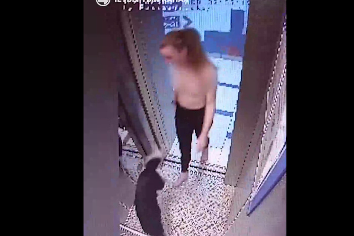 Голая женщина под Екатеринбургом терроризирует соседей