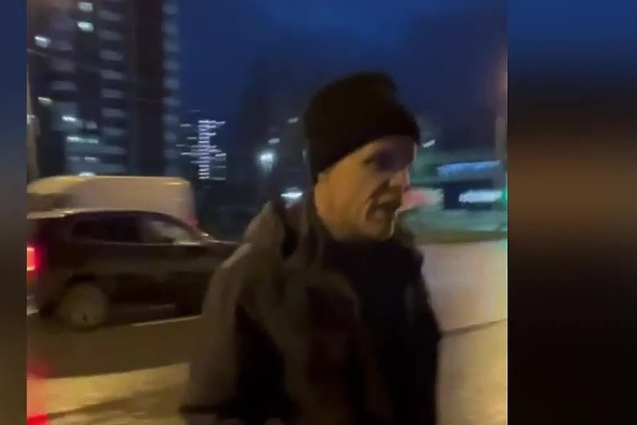 Екатеринбургские следователи ищут мужчину, которого на Ботанике избили подростки