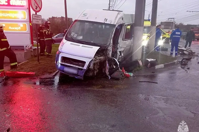 Пять человек погибли в Туле из-за схода трамвая с рельсов