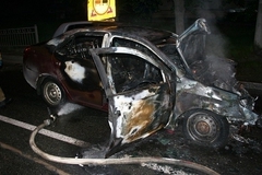 Ночью в Екатеринбурге в аварии загорелось такси