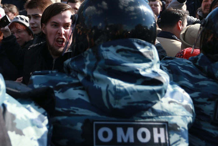 Политолог: будильники Ткачева закрыли тему вокруг Медведева