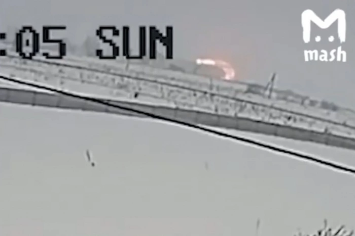 В Сети появилось видео момента взрыва пассажирского самолёта Ан-148
