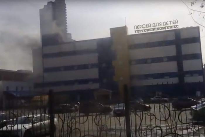 При пожаре в московском ТЦ погиб человек