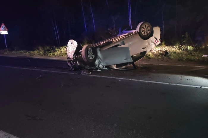 Дёрнула руль на себя: в Свердловской области машина с семьёй перевернулась из-за ссоры супругов