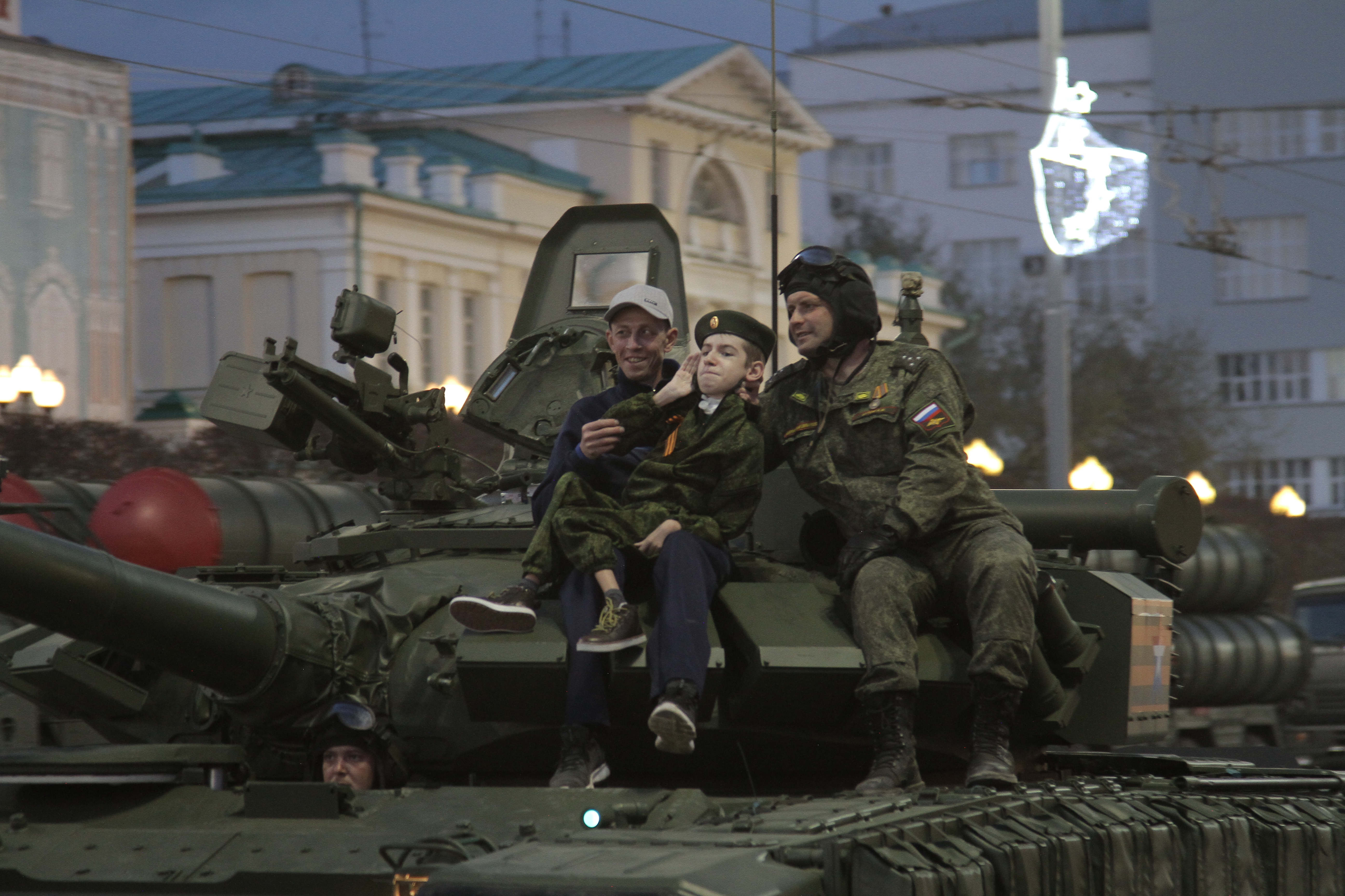 Военные Екатеринбурга исполнили мечту тяжелобольного мальчика