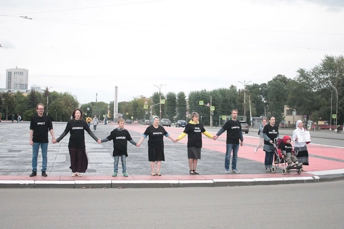 Покрас Лампас отменил свой визит в Екатеринбург на фоне конфликта