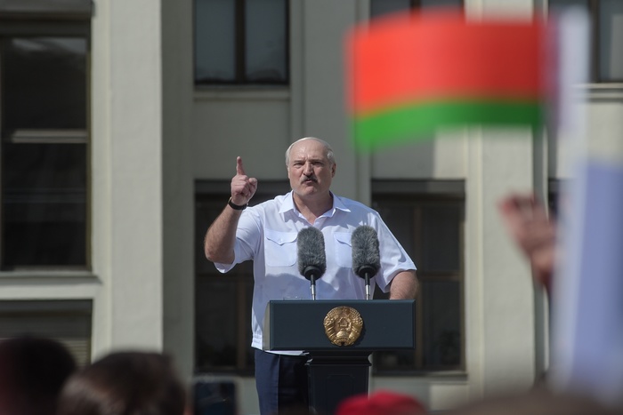 Лукашенко заявил о готовности поделиться властью, «но не под давлением и не через улицу»