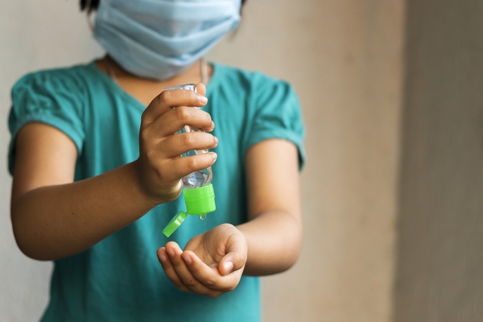 В России дети стали тяжелее переносить коронавирус из-за дистанта
