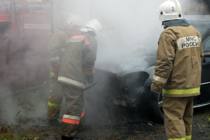 Волна автомобильных возгораний прокатилась этой ночью по Екатеринбургу