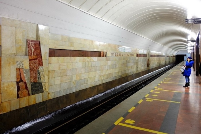 Файл:Uralskaya metro station (Yekaterinburg).jpg - Википедия