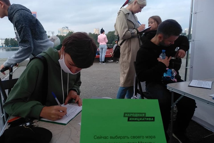 Активисты хотят, чтобы свою подпись за прямые выборы мэра поставил Александр Высокинский