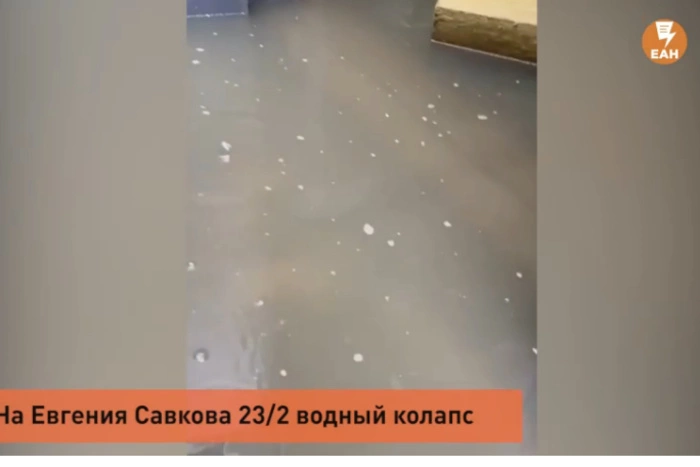 В Екатеринбурге новостройку на Широкой речке, сданную в 2024 году, топит канализация