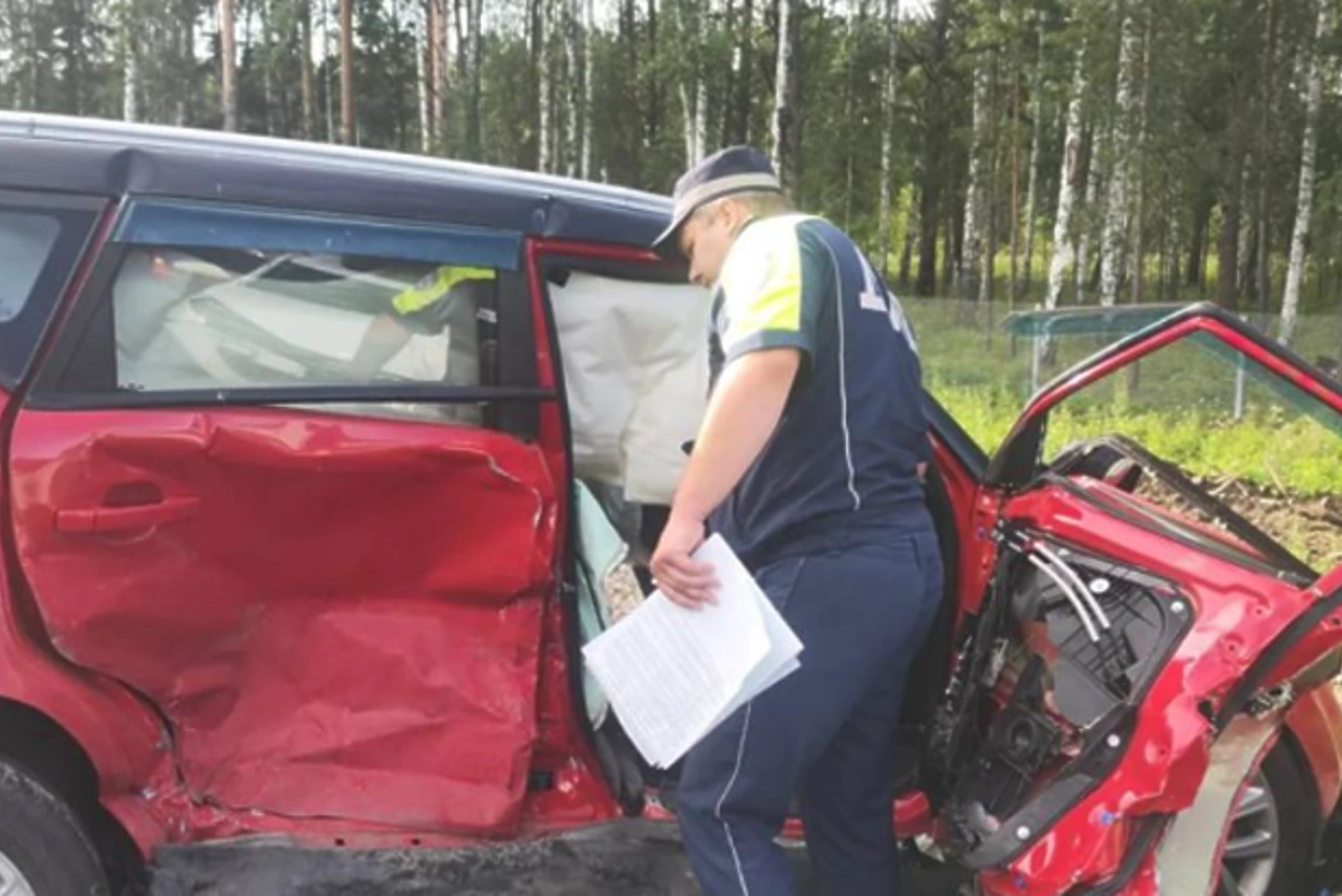 Пострадали 5-летний ребёнок и двое взрослых: под Екатеринбургом произошло массовое ДТП