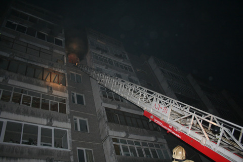 В Екатеринбурге пожар в многоэтажке унес жизнь человека