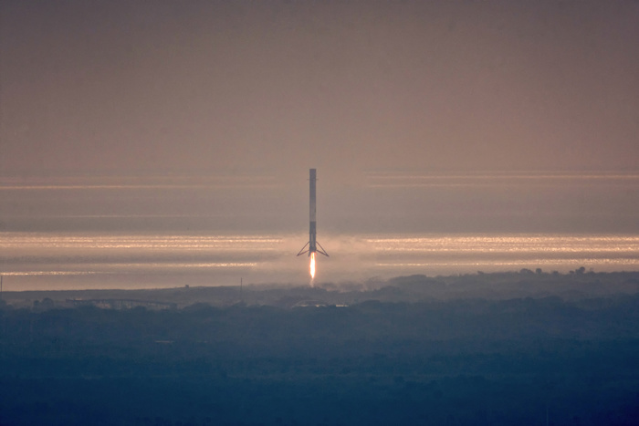 Космический грузовик SpaceX Dragon не смог пристыковаться к МКС