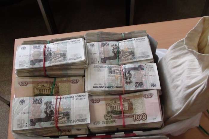 Житель Екатеринбурга украл из инкассаторской машины три миллиона рублей