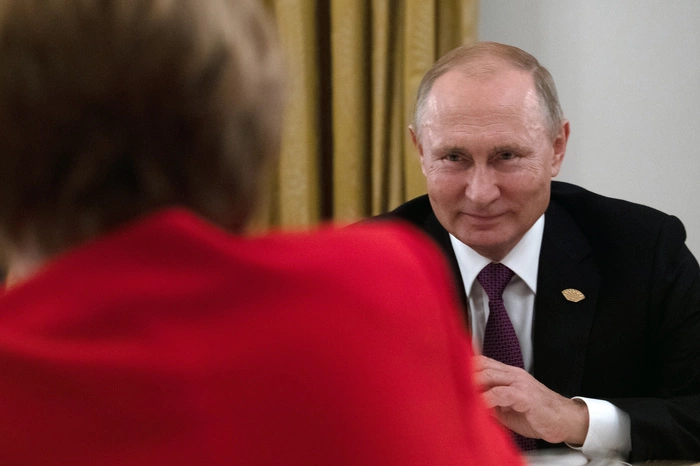 Украинский танцор решил защитить Путина от негативной энергетики