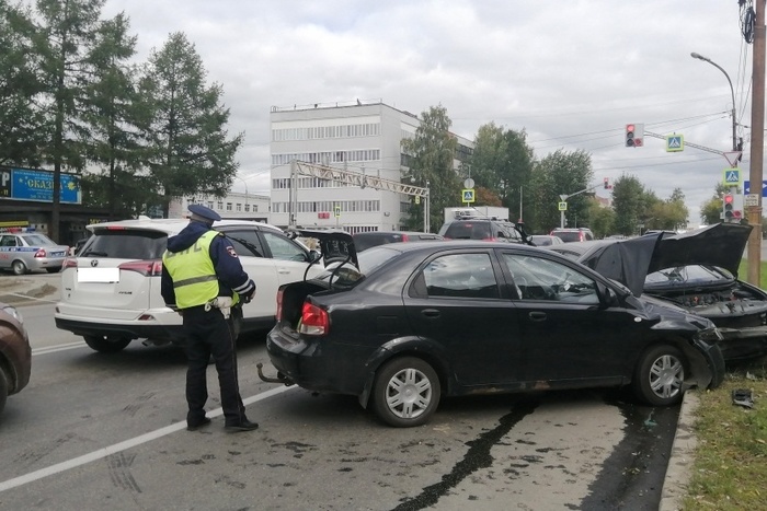 В Екатеринбурге в серьёзном ДТП пострадали четыре человека, а том числе двое детей