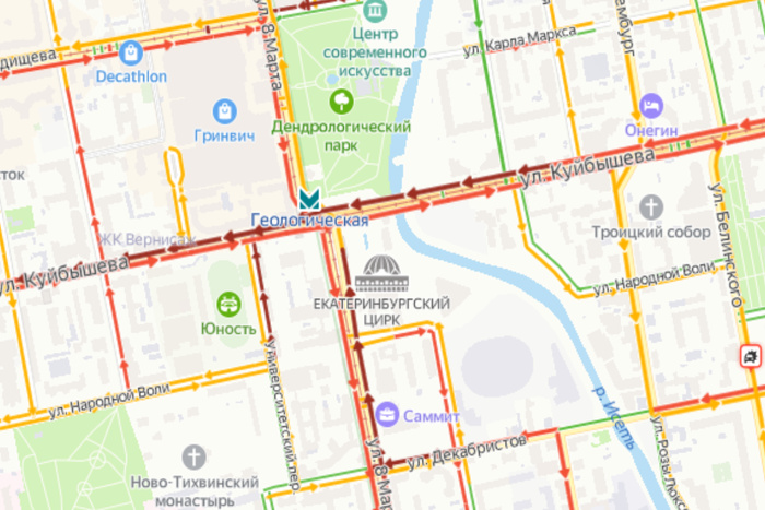 Огромная пробка: в центре Екатеринбурга сломался светофор