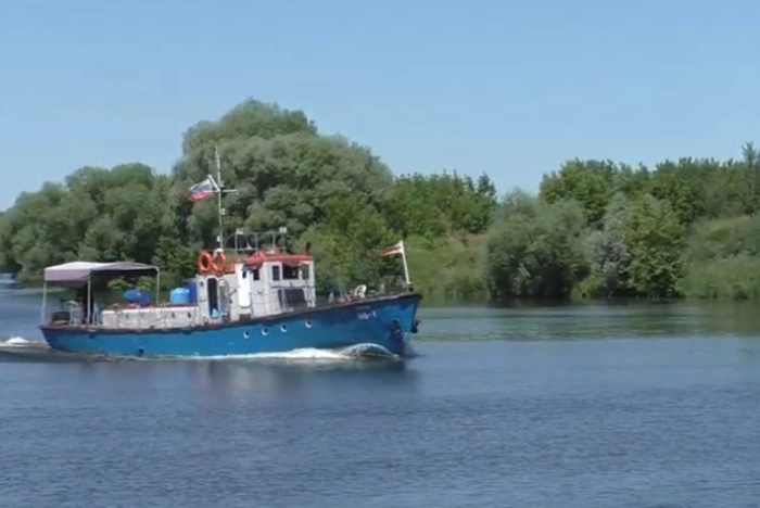 Девять человек пострадали на пассажирском катере при столкновении с баржей на Каме