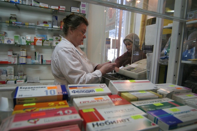 Минздрав признался, что не сможет сдержать рост цен на лекарства