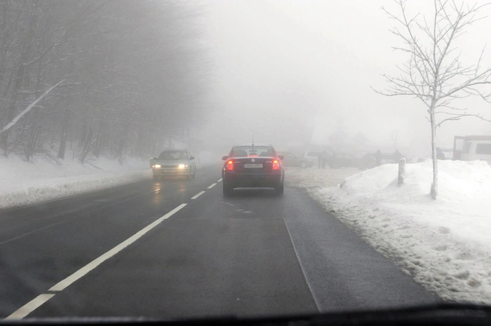 В Екатеринбурге неизвестные с корнем выдирают из автомобилей «противотуманки»