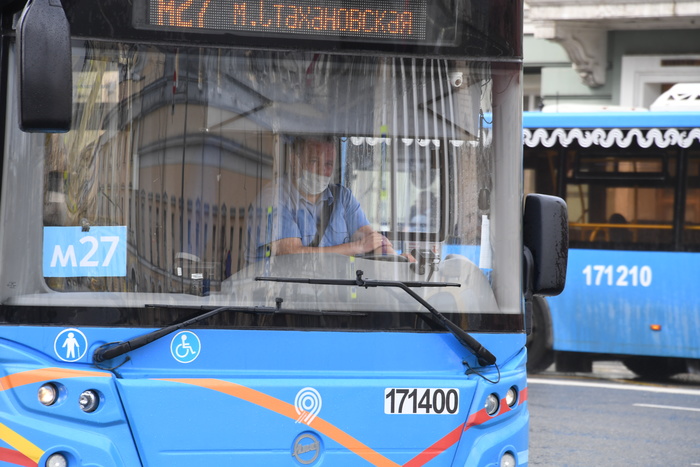 Свердловские власти обяжут пассажиров общественного транспорта носить защитные маски