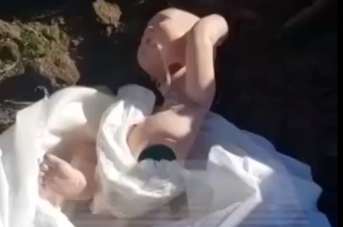 В Дагестане семье вместо умерших младенцев выдали кукол — видео