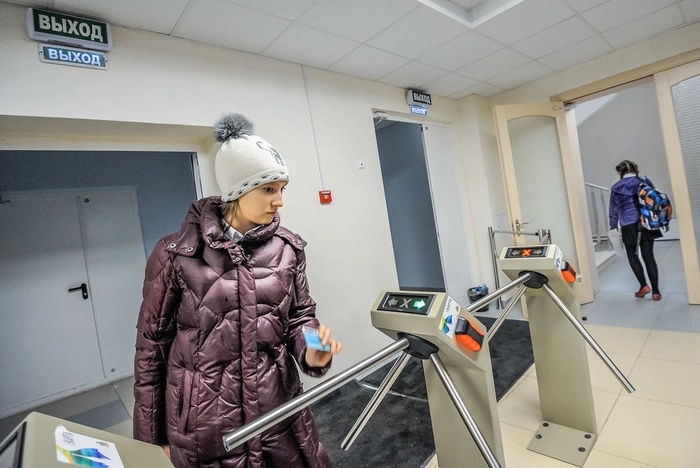 Свердловский министр образования рассказал о ситуации с охраной в школах региона