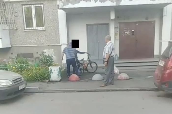 «Яйца оторву»: екатеринбуржец пытался отобрать у подростка велосипед, угрожая ему