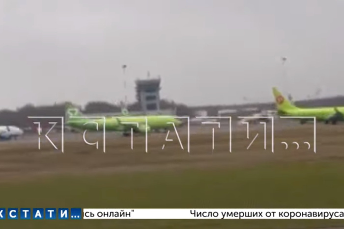 Весь день в самолете без воды и еды: 5 тысяч пассажиров застряли в Нижнем Новгороде из-за тумана
